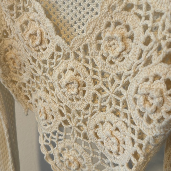 Crotchet crop top small size - Picture 4 of 7